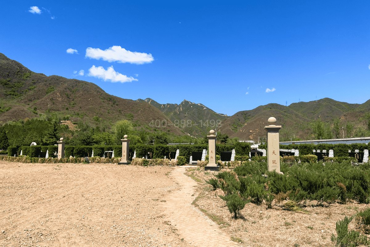 凤凰山陵园环境图